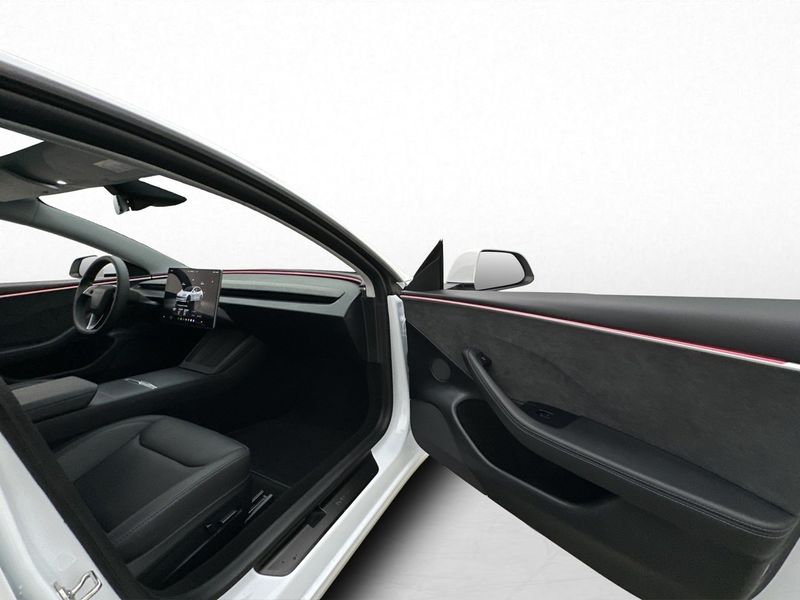 Tesla Model 3 bild 28