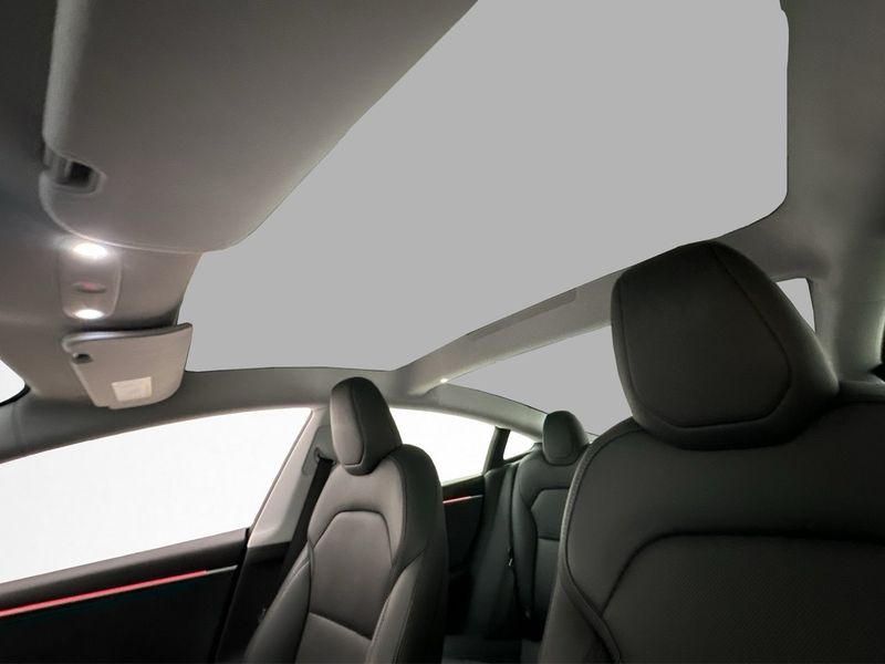 Tesla Model 3 bild 15