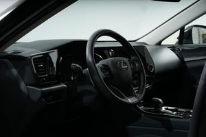 Lexus NX bild 14