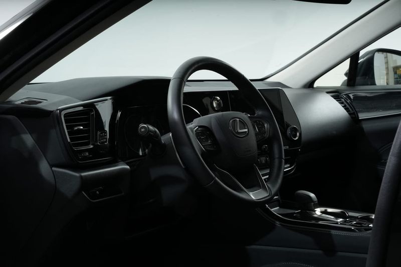 Lexus NX bild 14