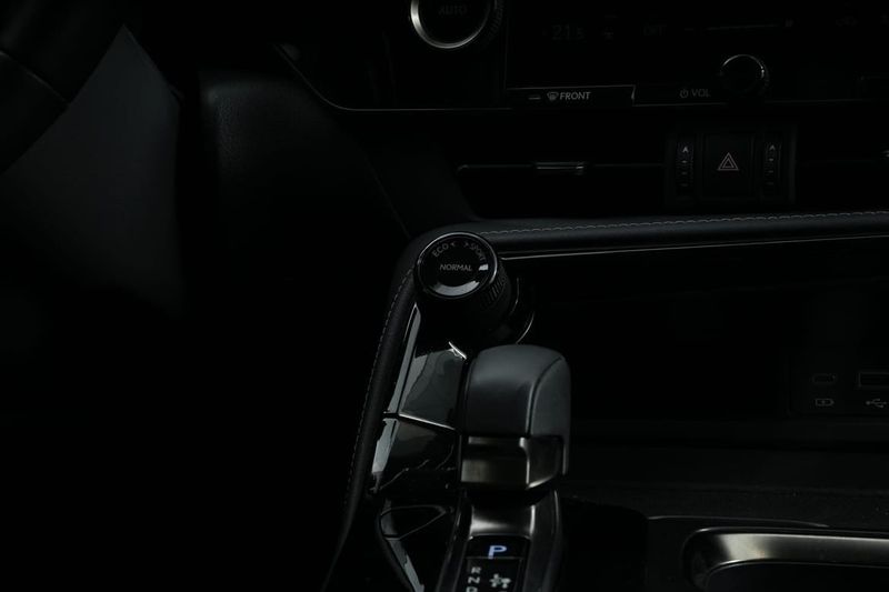 Lexus NX bild 17