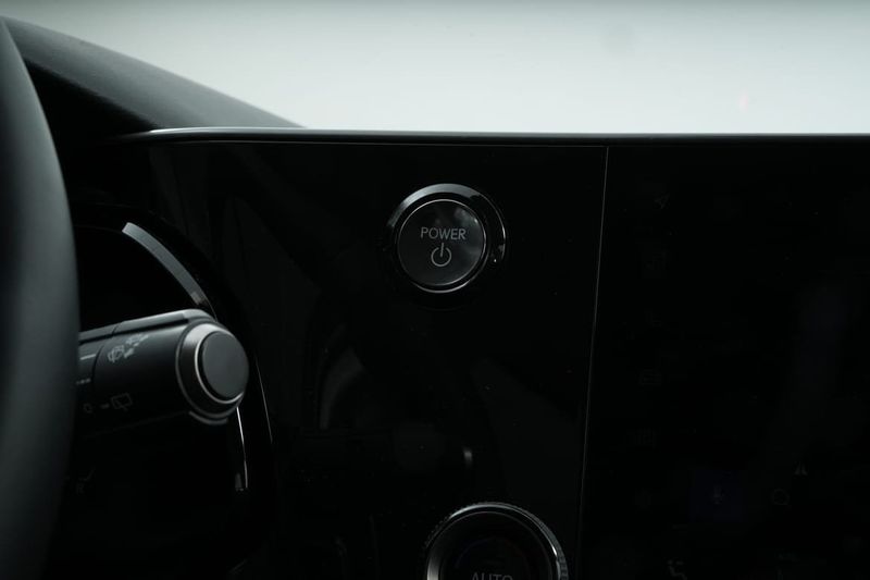 Lexus NX bild 18