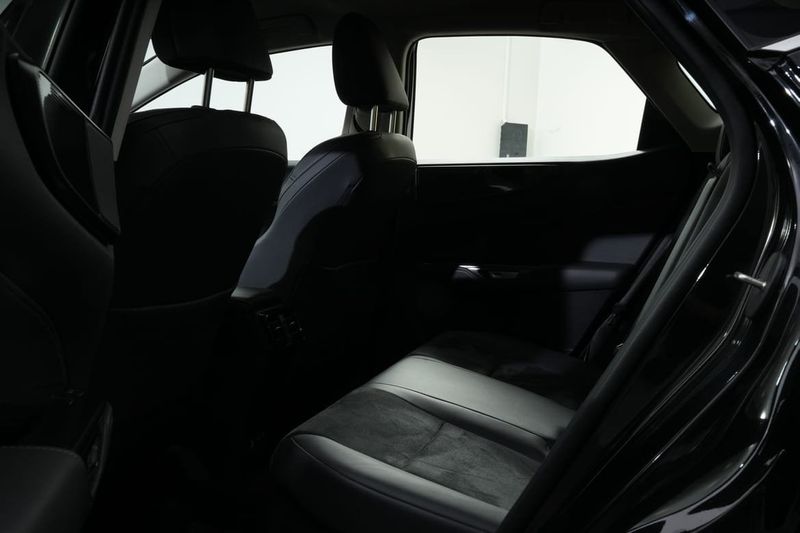 Lexus NX bild 15