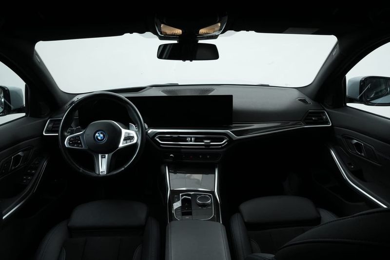 BMW 330 bild 14