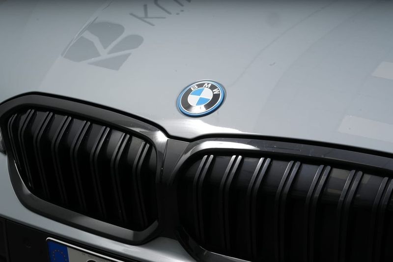 BMW 330 bild 4