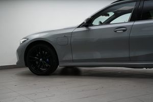 BMW 330 bild 11