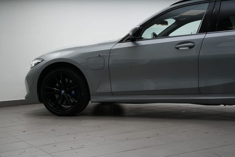 BMW 330 bild 11