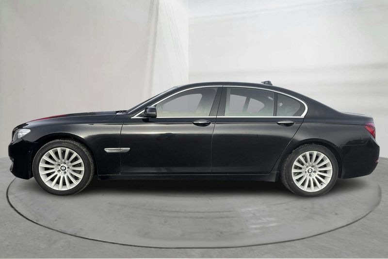 BMW 750 bild 2