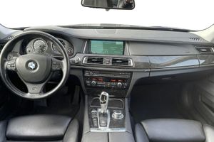 BMW 750 bild 6