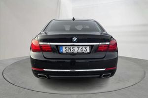 BMW 750 bild 5