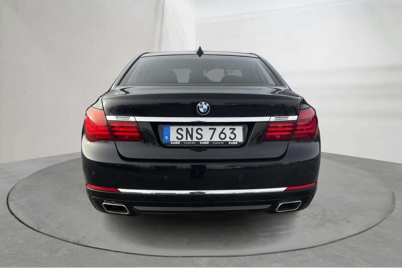 BMW 750 bild 5