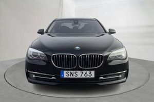 BMW 750 bild 4