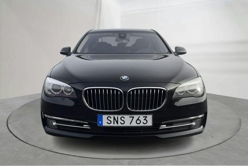 BMW 750 bild 4