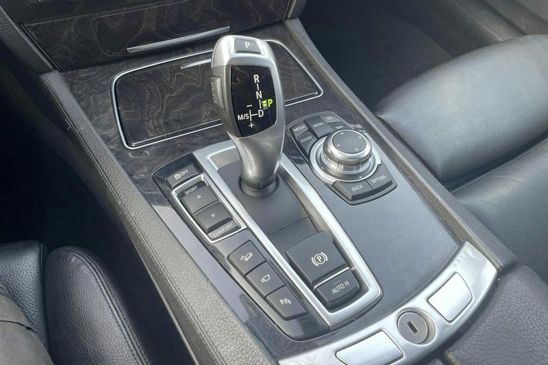 BMW 750 bild 20