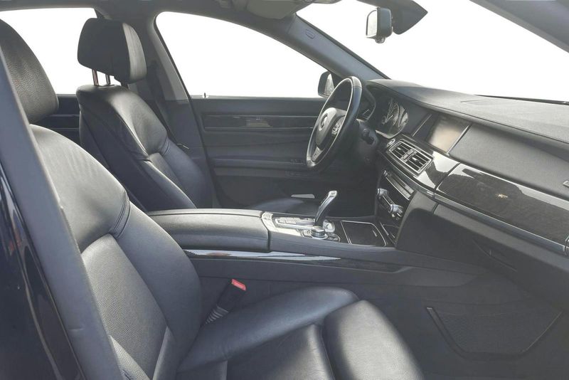 BMW 750 bild 7