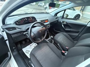 Peugeot 208 bild 12