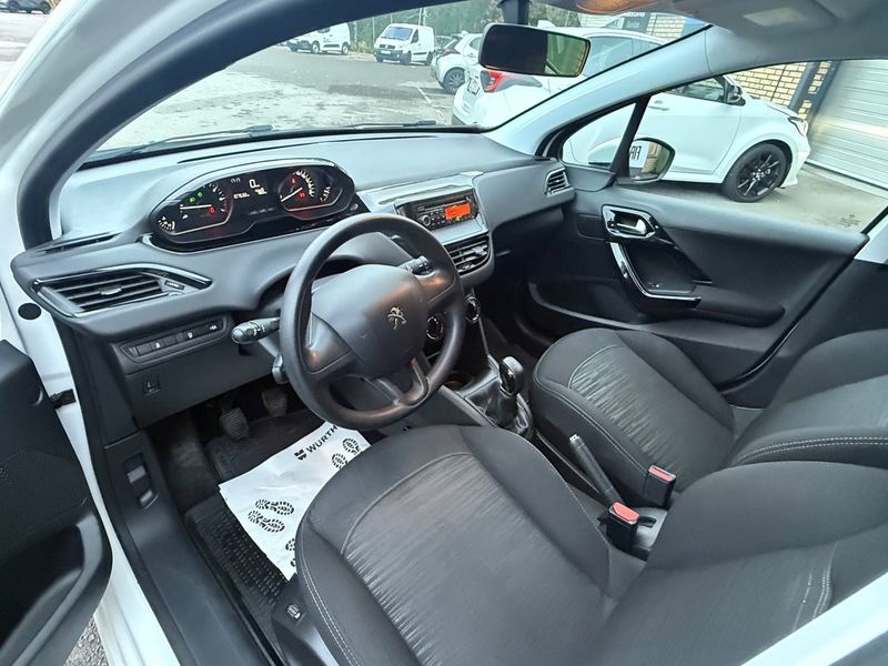 Peugeot 208 bild 12