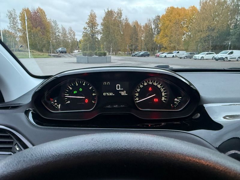 Peugeot 208 bild 13