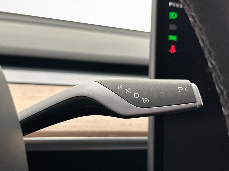 Tesla Model Y bild 27