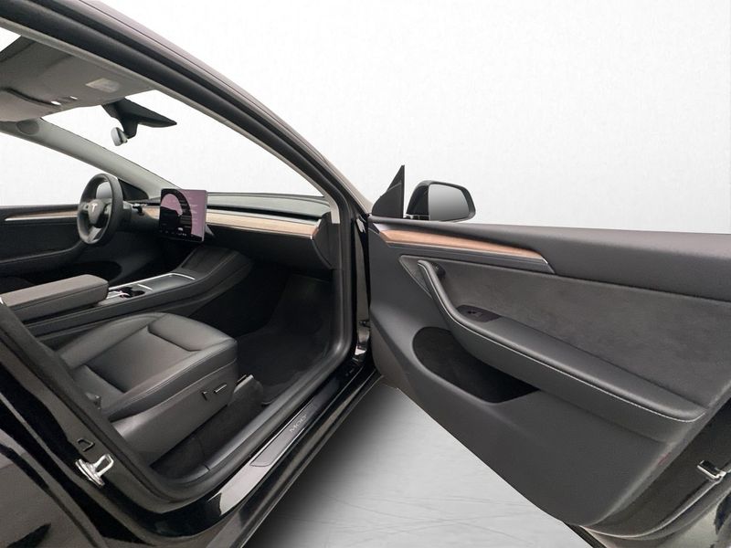 Tesla Model Y bild 14