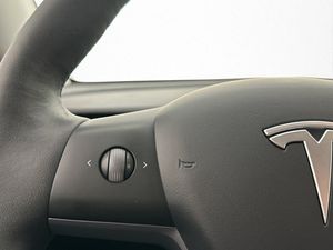 Tesla Model Y bild 17