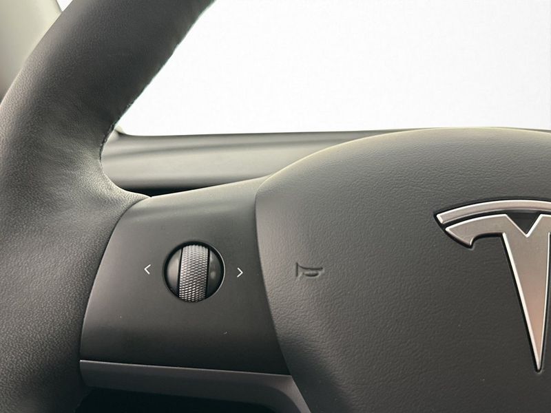 Tesla Model Y bild 17