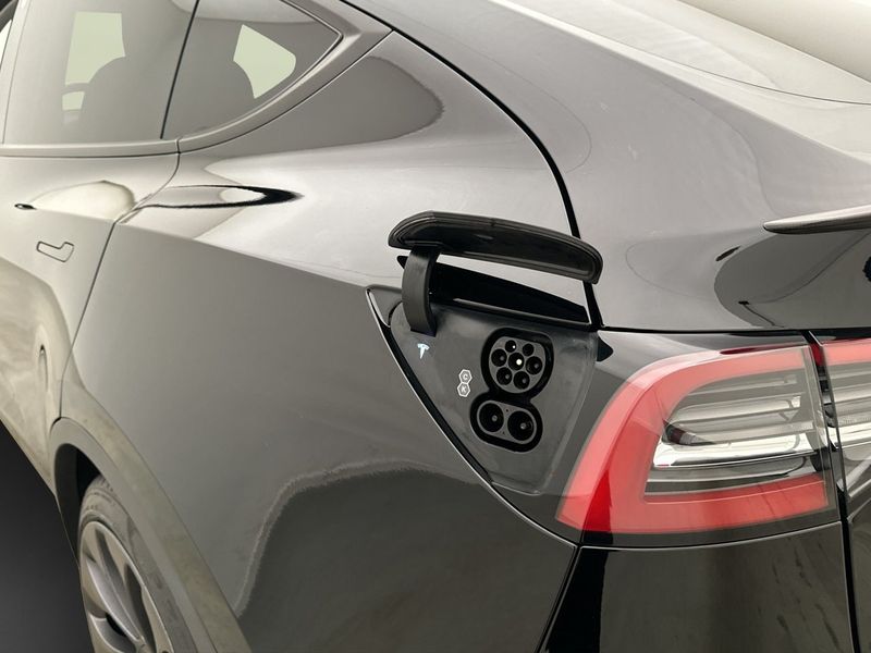 Tesla Model Y bild 28