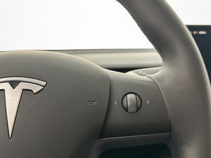 Tesla Model Y bild 18