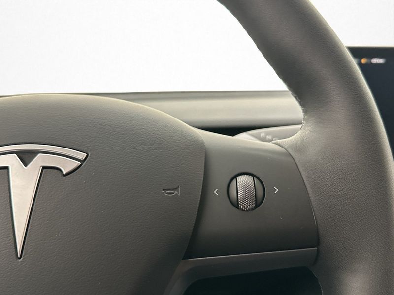 Tesla Model Y bild 18
