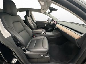 Tesla Model Y bild 13