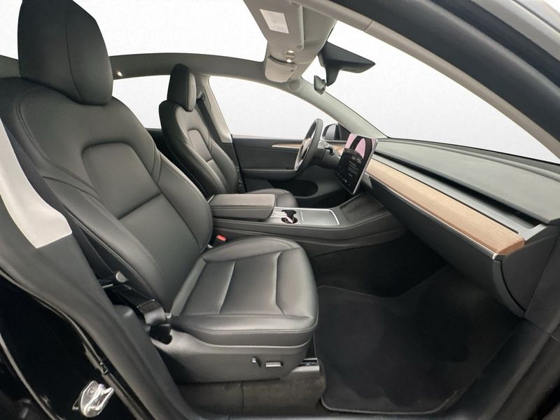 Tesla Model Y bild 13