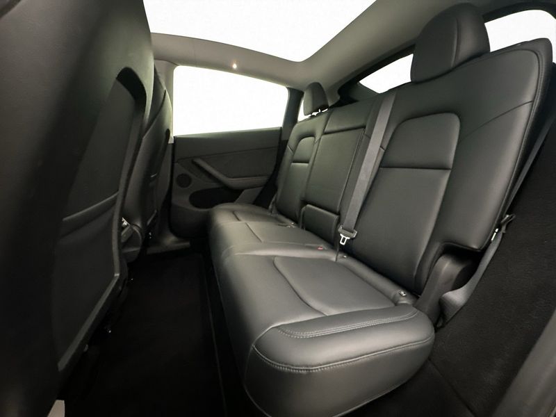 Tesla Model Y bild 15