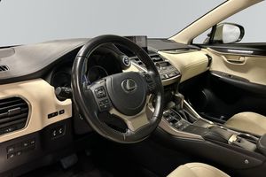 Lexus NX bild 9