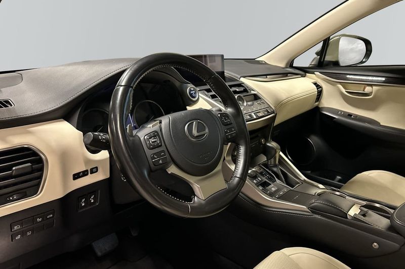 Lexus NX bild 9