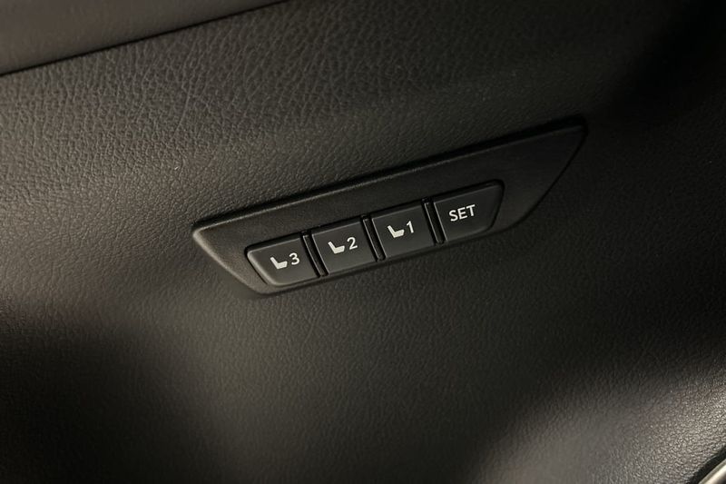 Lexus NX bild 12