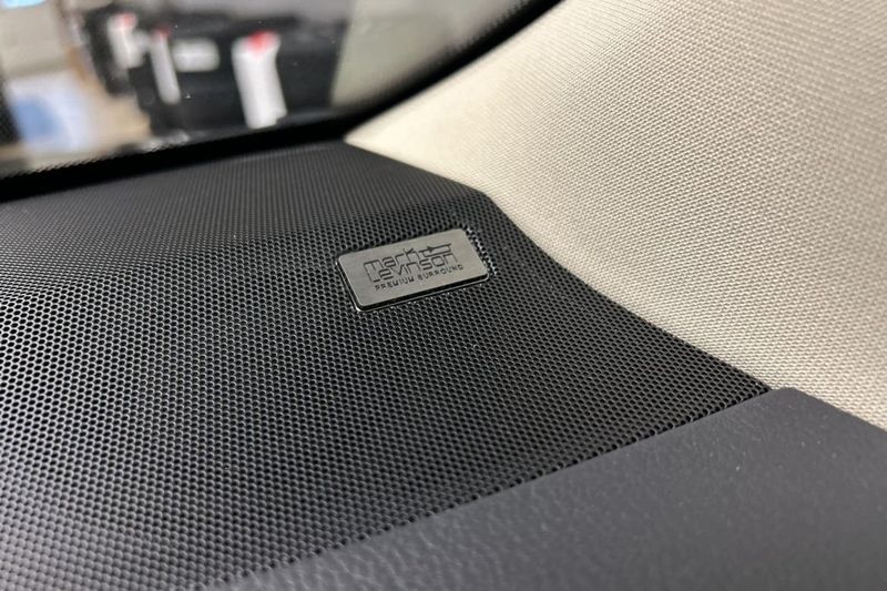 Lexus NX bild 13