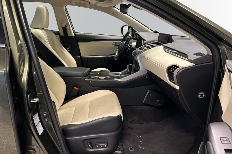 Lexus NX bild 6