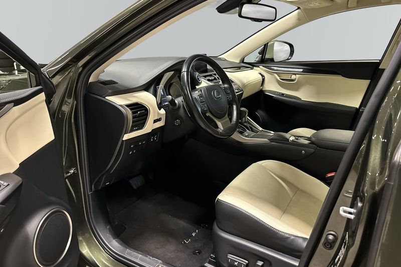 Lexus NX bild 8
