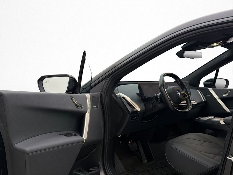 BMW iX bild 24