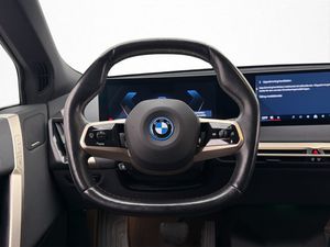 BMW iX bild 23