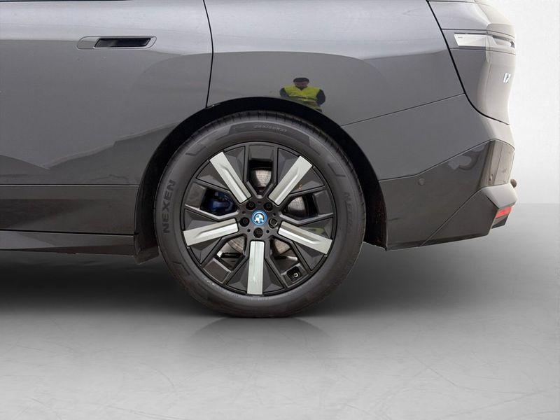 BMW iX bild 12