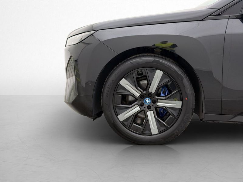 BMW iX bild 11