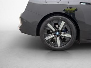 BMW iX bild 13