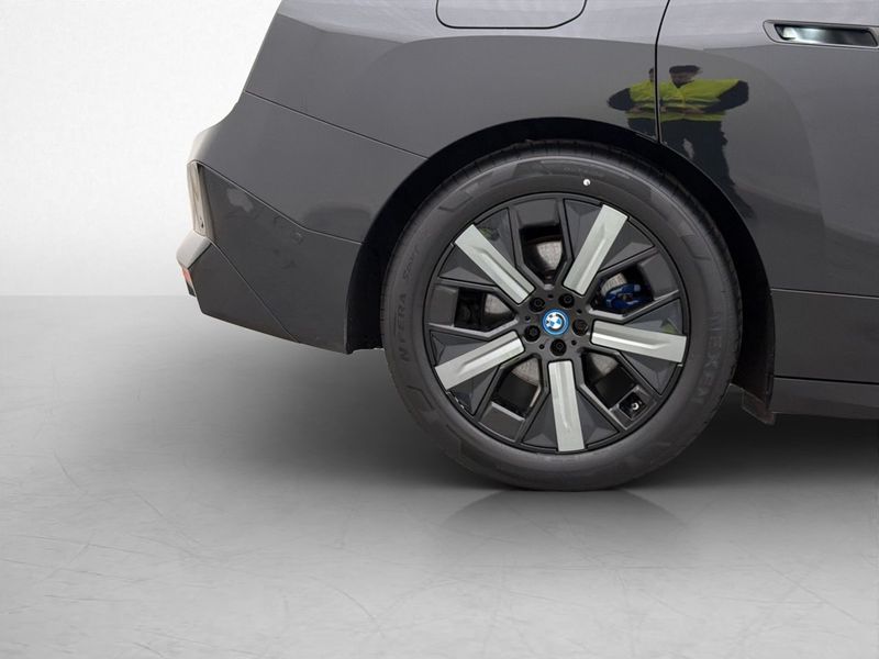 BMW iX bild 13