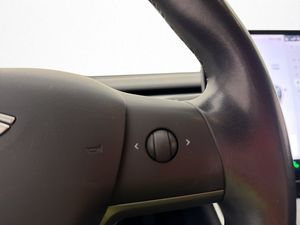 Tesla Model 3 bild 28