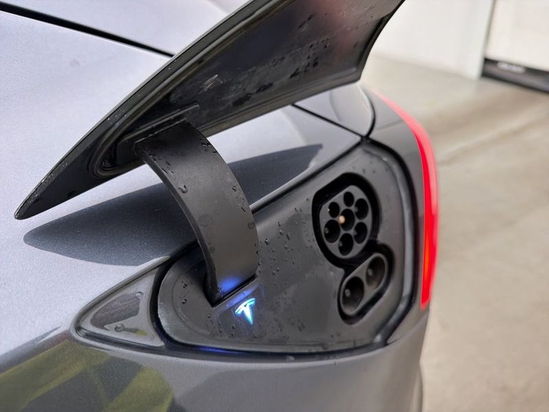 Tesla Model 3 bild 32