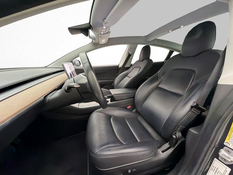 Tesla Model 3 bild 33
