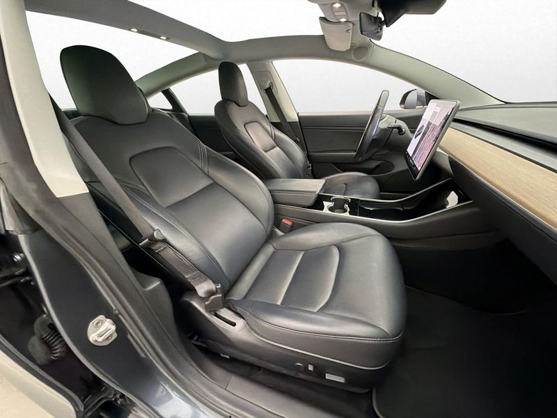 Tesla Model 3 bild 15
