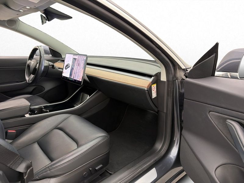 Tesla Model 3 bild 16