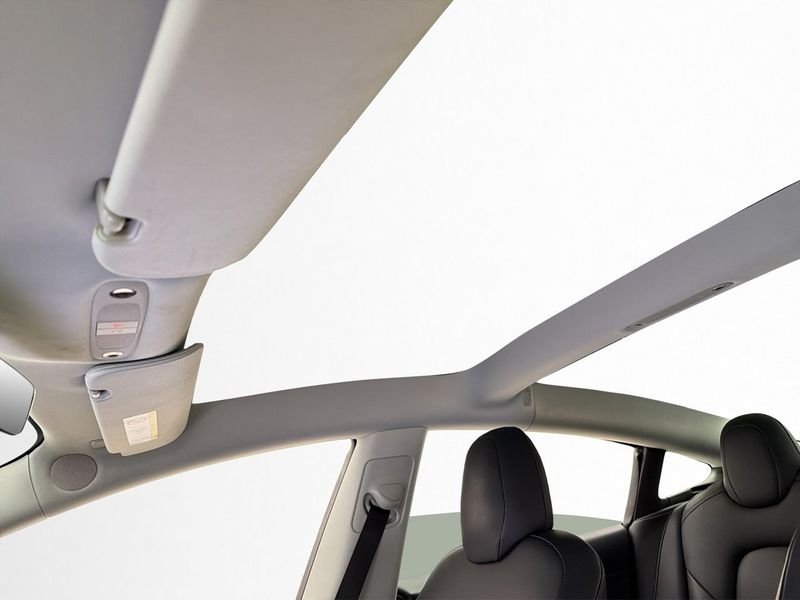 Tesla Model 3 bild 31